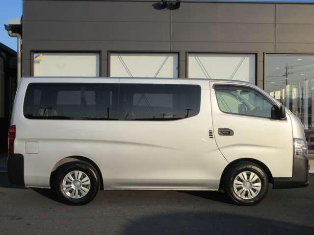 キャラバン 2.0 DX ロングボディ ワンオ-ナ-車 エマ-ジェンシ-ブレ-キ 踏み間違い衝突防止 エアバック キーレスエントリー マニュアルエアコン パワステ Wエアバック パワーウィンドウ ETC ABS 記録簿 盗難防止システム ワンオーナー 禁煙車 車線逸脱警報装置(17枚目)