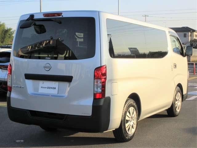 キャラバン 2.0 DX ロングボディ ワンオ-ナ-車 エマ-ジェンシ-ブレ-キ 踏み間違い衝突防止 エアバック キーレスエントリー マニュアルエアコン パワステ Wエアバック パワーウィンドウ ETC ABS 記録簿 盗難防止システム ワンオーナー 禁煙車 車線逸脱警報装置(18枚目)