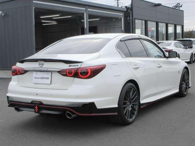 スカイライン ニスモリミテッド 限定100台 NISMOとしてのダイナミズムと、スカイラインが伝統とする美意識の融合◆60年以上続くスカイラインの歴史を継承し、さらにスタイルとパフォーマンスを高めたスカイライン NISMO。(19枚目)