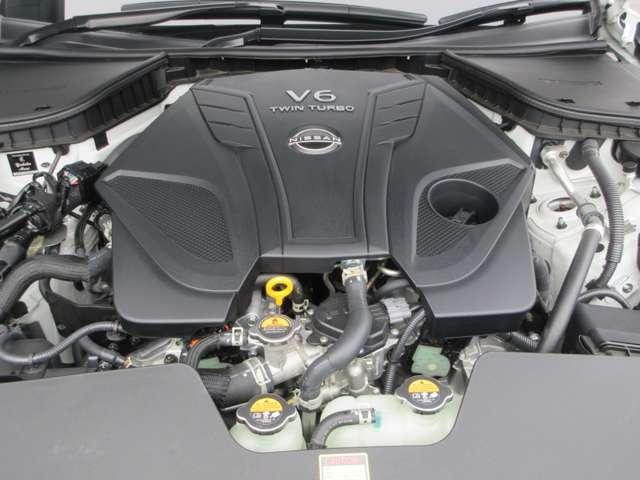 スカイライン ニスモリミテッド 限定車100台 NISMOとしてのダイナミズムと、スカイラインが伝統とする美意識の融合◆60年以上続くスカイラインの歴史を継承し、さらにスタイルとパフォーマンスを高めたスカイライン NISMO。(5枚目)