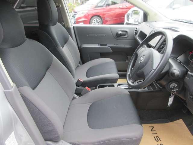 内外装及びエンジンルーム等、専用クリーニング実施します！室内はハンドル廻りからシート、床に至るまで、エンジンルームやボディももちろん隅々まで専門スタッフが一生懸命クリーニングし磨き上げています！