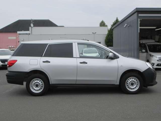 【ＶＤＣ】運転操作やクルマの速度を検知して、ブレーキやエンジン出力の制御を　自動的に行い、滑りやすい路面やカーブを曲がるときや障害物を回避するときにクルマ　の横滑りを軽減し、運転に安心感を与えます。