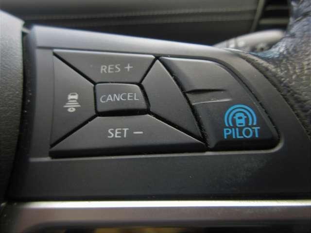 セレナ 2.0 ハイウェイスター Vセレクション 4WD ワンオ-ナ-車 後席モニタ- 両側ASD AVM 追従クルコン 全周囲モニター バックモニター パーキングアシスト ドライブレコーダー LEDヘッドランプ スマートキー ETC 4WD ワンオーナー レーンキープアシスト アイドリングストップ 記録簿(3枚目)