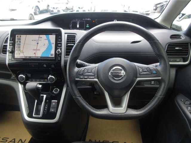 セレナ 2.0 ハイウェイスター Vセレクション 4WD ワンオ-ナ-車 後席モニタ- 両側ASD AVM 追従クルコン 全周囲モニター バックモニター パーキングアシスト ドライブレコーダー LEDヘッドランプ スマートキー ETC 4WD ワンオーナー レーンキープアシスト アイドリングストップ 記録簿(4枚目)