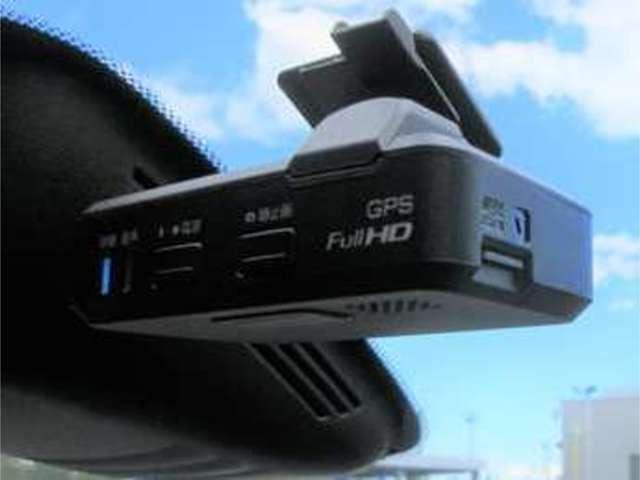 セレナ 2.0 ハイウェイスター Vセレクション 4WD ワンオ-ナ-車 後席モニタ- 両側ASD AVM 追従クルコン 全周囲モニター バックモニター パーキングアシスト ドライブレコーダー LEDヘッドランプ スマートキー ETC 4WD ワンオーナー レーンキープアシスト アイドリングストップ 記録簿(9枚目)