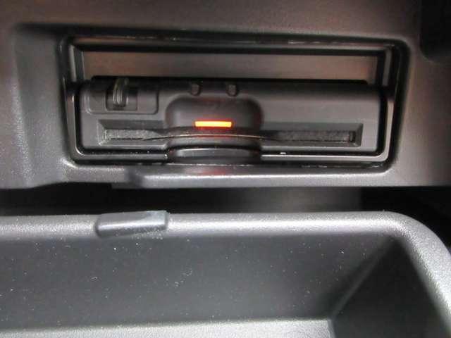 セレナ 2.0 ハイウェイスター Vセレクション 4WD ワンオ-ナ-車 後席モニタ- 両側ASD AVM 追従クルコン 全周囲モニター バックモニター パーキングアシスト ドライブレコーダー LEDヘッドランプ スマートキー ETC 4WD ワンオーナー レーンキープアシスト アイドリングストップ 記録簿(10枚目)