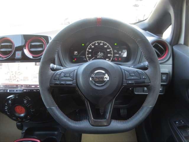 ノート 1.2 e-POWER NISMO S ワンオ-ナ-車 NISMO S専用チューン スマートキー&プッシュスタート LEDランプ 盗難防止装置 Rカメラ LKA サイドカメラ メモリーナビ付き アイドリングストップ ワンセグテレビ パワーウィンドウ ETC エアバッグ ナビTV(4枚目)