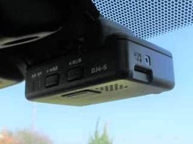 ノート 1.2 e-POWER NISMO S ワンオ-ナ-車 NISMO S専用チューン スマートキー&プッシュスタート LEDランプ 盗難防止装置 Rカメラ LKA サイドカメラ メモリーナビ付き アイドリングストップ ワンセグテレビ パワーウィンドウ ETC エアバッグ ナビTV(12枚目)