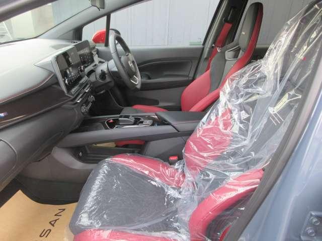 オーラ ニスモ　チューンドｅ－パワー４ＷＤ　ＮＩＳＭＯ　チューンド　ｅ－ＰＯＷＥＲ　４ＷＤ　専用チューニングＲＥＣＡＲＯ製Ｐスポーツシート　ワンオ－ナ－車　ＮＩＳＭＯ　ｔｕｎｅｄ　ｅ－ＰＯＷＥＲ　４ＷＤによる異次元の旋回性能を楽しむ。（15枚目）