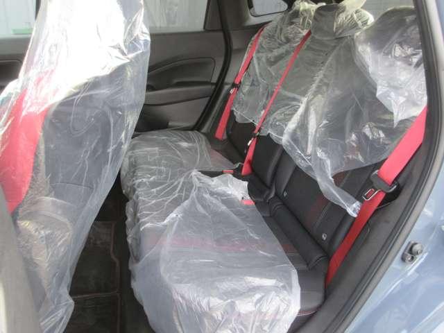 オーラ ニスモ　チューンドｅ－パワー４ＷＤ　ＮＩＳＭＯ　チューンド　ｅ－ＰＯＷＥＲ　４ＷＤ　専用チューニングＲＥＣＡＲＯ製Ｐスポーツシート　ワンオ－ナ－車　ＮＩＳＭＯ　ｔｕｎｅｄ　ｅ－ＰＯＷＥＲ　４ＷＤによる異次元の旋回性能を楽しむ。（16枚目）