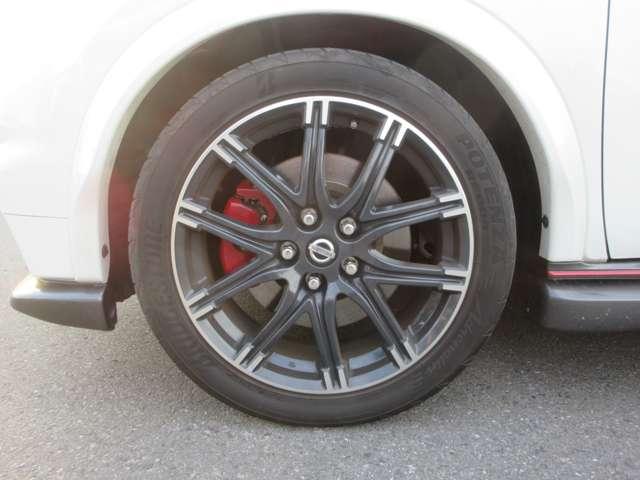 ジューク ニスモ　ＲＳ　ＣＶＴ－Ｍ８◆ＭＲ１６ＤＴＴエンジンＲＳ専用チューン◆ＲＳ専用サスペンション◆ＲＳ専用チューンド・トルクベクトル付◆ＮＩＳＭＯ　ＲＳ専用チューニングＲＥＣＡＲＯ製スポーツシート◆２４０ｋｍ／ｈスケール（6枚目）