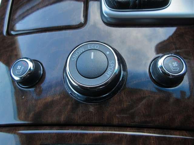 【エアコンデショニングシ-ト】運転席・助手席の背部と座面から温かい風または冷たい風を送風。好みの温度に調節ができます。