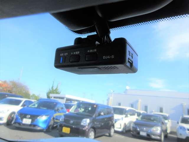 〔ドライブレコーダー〕最近の装着率の高いドラレコは万が一の時や、あおり運転抑制効果もありますね。