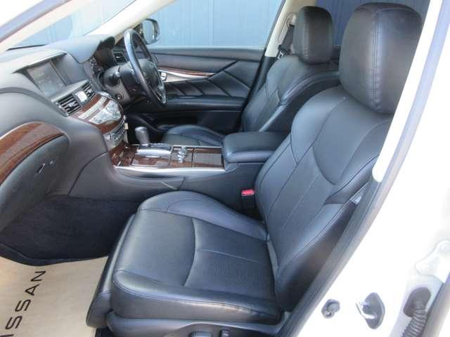 助手席オットマン機能も有りロングドライブも快適ですね。