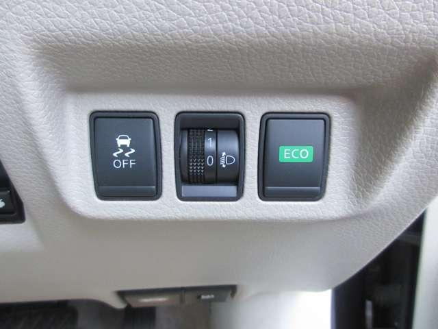 【ＶＤＣ】運転操作やクルマの速度を検知して、ブレーキやエンジン出力の制御を　自動的に行い、滑りやすい路面やカーブを曲がるときや障害物を回避するときにクルマ　の横滑りを軽減し、運転に安心感を与えます。