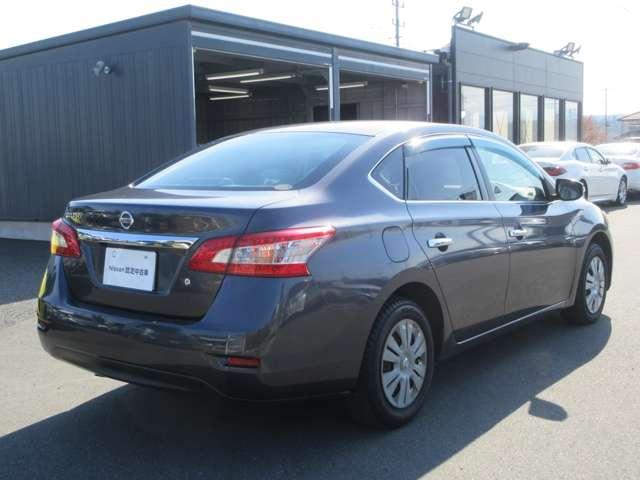 『オンライン商談』　モバイル等を利用したオンライン商談も好評受付中です。モバイルをつなぎながら実際のお車にて気になる箇所などを映し出しながらご説明させて頂けます。お気軽にご相談くださいませ。