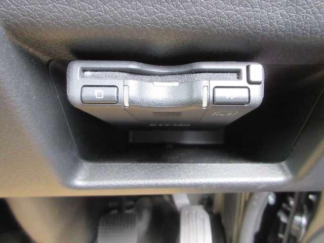 キャラバン ２．０　グランド　プレミアムＧＸ　ロングボディ　マルチベッド　テーブル付車　ワンオ－ナ－車（10枚目）