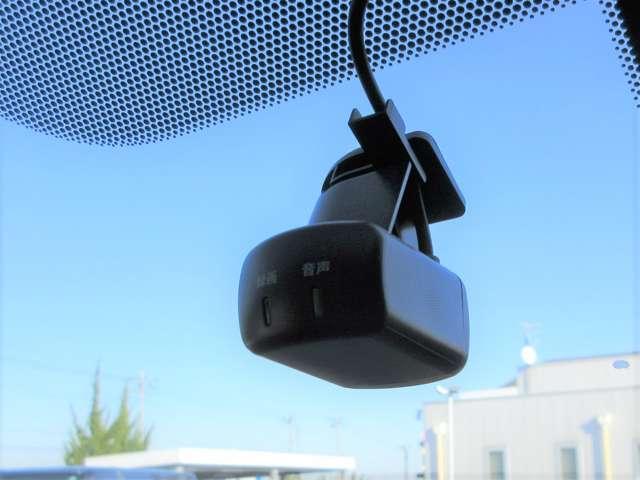 セレナ ２．０　ＸＶ　ワンオ－ナ－車　後席モニタ－　オートクルーズ　ＥＴＣ車載器　レーンキープ　ワンオーナー車　インテリキー　バックカメラ　アルミホイール　記録簿　ドラレコ　パワーウインドウ　盗難防止システム　ナビＴＶ　エアコン　ＡＢＳ　エアバッグ（7枚目）