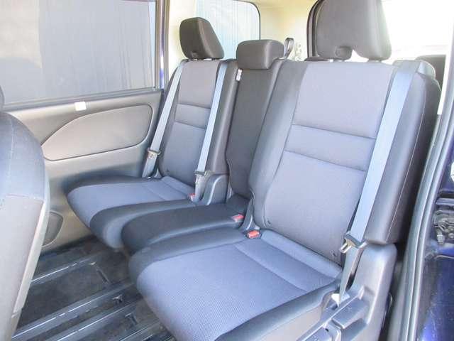 セレナ ２．０　ＸＶ　ワンオ－ナ－車　後席モニタ－　オートクルーズ　ＥＴＣ車載器　レーンキープ　ワンオーナー車　インテリキー　バックカメラ　アルミホイール　記録簿　ドラレコ　パワーウインドウ　盗難防止システム　ナビＴＶ　エアコン　ＡＢＳ　エアバッグ（16枚目）