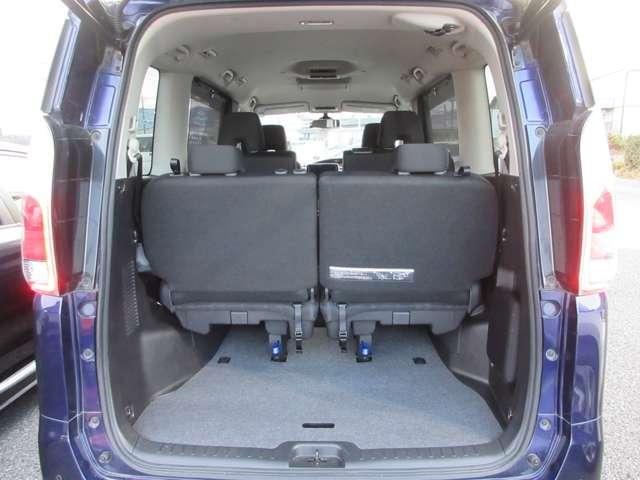 セレナ ２．０　ＸＶ　ワンオ－ナ－車　後席モニタ－　オートクルーズ　ＥＴＣ車載器　レーンキープ　ワンオーナー車　インテリキー　バックカメラ　アルミホイール　記録簿　ドラレコ　パワーウインドウ　盗難防止システム　ナビＴＶ　エアコン　ＡＢＳ　エアバッグ（17枚目）