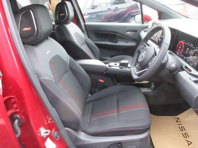 オーラ ニスモ　チューンドｅ－パワー４ＷＤ　試乗車ＵＰ　ＮＩＳＭＯ　ｔｕｎｅｄ　ｅ－ＰＯＷＥＲ４ＷＤによる異次元の旋回性能を楽しむ。ＮＩＳＭＯ　のこだわりがおりなすその走りに、誰もが心を奪われる。走行性能を向上したＮＩＳＭＯ専用チューニング（14枚目）