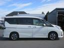 LDW(車線逸脱警報)運転者が意図せず走行車線から逸脱しそうなとき、警報によって注意を促します。