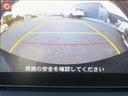 〔バックカメラ〕ギアをバックに入れると画面に自動的に後方映像が映し出され確認可能です。車庫入れなどの際に安全確認が出来て安心ですね。