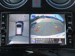 〔アラウンドビューモニター〕自車を上から見下ろす様な映像が映し出される全周囲型アラウンドビューモニター装備で車庫入れも安心楽々です。 3