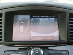 〔ＭＯＤ付アラウンドビュー〕自車を上から見下ろす様な映像が映し出される全周囲型アラウンドビューモニターには移動物検知も付いており車庫入れも安心楽々ですね！ 7