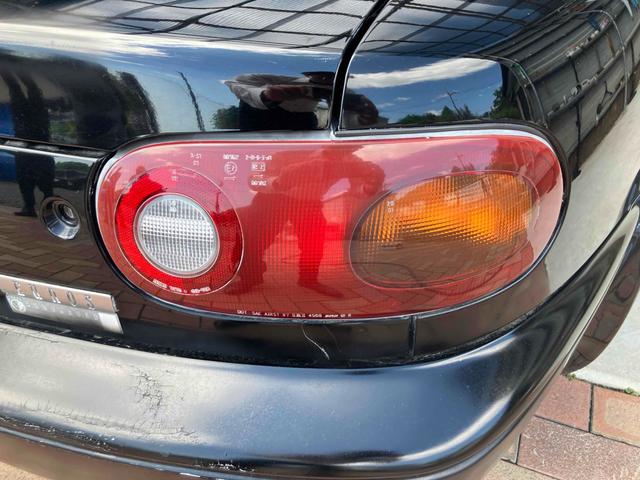 ユーノスロードスター Ｖスペシャル　オープンカー　ハードトップ　幌つき　ＭＴ　アルミホイール　ＣＤ　エアコン　パワーステアリング（17枚目）