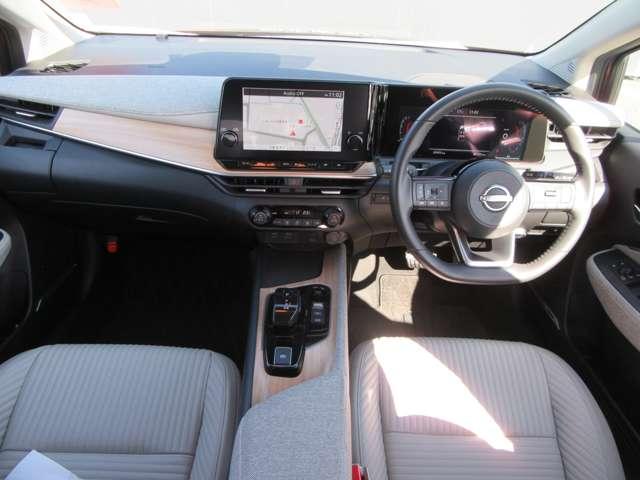 オーラ G レザーエディション BOSEサウンドシステム Cソナー 追突防止 地デジ 横滑り防止 Bluetooth AHB レーダークルーズ 車線逸脱警報装置 オートライト LED ドライブレコーダー 盗難防止 バックモニター(4枚目)