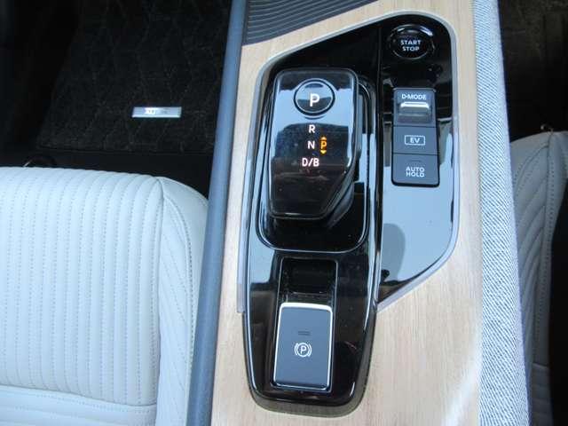 オーラ G レザーエディション BOSEサウンドシステム Cソナー 追突防止 地デジ 横滑り防止 Bluetooth AHB レーダークルーズ 車線逸脱警報装置 オートライト LED ドライブレコーダー 盗難防止 バックモニター(12枚目)