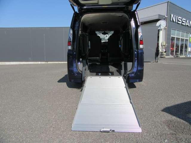 セレナ １．２　ｅ－ＰＯＷＥＲ　ハイウェイスター　チェアキャブ　スロープタイプ　車いす１名　サード仕様（3枚目）