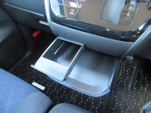 ルークス ６６０　ハイウェイスターＸ　アイスト　衝突被害軽減ブレ－キ　マルチビューカメラ　車線逸脱警報装置　ＥＴＣ　ＬＥＤ　スマートキー　パワーウィンドウ　カーテンエアバック　ナビＴＶ　バックカメラ　パワステ　オートエアコン　メモリーナビ（18枚目）