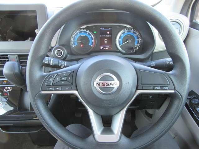 デイズ ６６０　Ｘ　アラウンドＭ　踏み間違え防止　スマートキー　イモビライザー　バックカメラ　レーンキープ　アイドリングストップ　キーレス　フルオートエアコン　ＷＡＢ　運転席エアバック　サイドエアバッグ　ＰＳ　ＡＢＳ（3枚目）