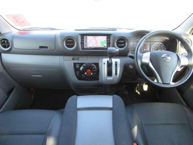 ＮＶ３５０キャラバンバン ２．５　プレミアムＧＸ　ロングボディ　ディーゼルターボ　４ＷＤ　アラウンドビュモニター　キーフリー　切替式４ＷＤ　ＡＢＳ　運転席エアバッグ　インテリキー　エアコン　パワステ　ＥＴＣ　アルミ　イモビライザー　エマージェンシブレーキ　ＰＷ（4枚目）