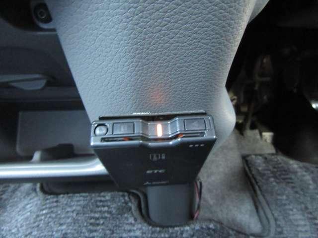 ＮＶ３５０キャラバンバン ２．５　プレミアムＧＸ　ロングボディ　ディーゼルターボ　４ＷＤ　アラウンドビュモニター　キーフリー　切替式４ＷＤ　ＡＢＳ　運転席エアバッグ　インテリキー　エアコン　パワステ　ＥＴＣ　アルミ　イモビライザー　エマージェンシブレーキ　ＰＷ（6枚目）