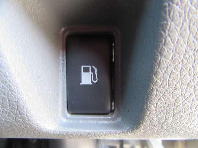 ＮＶ３５０キャラバンバン ２．５　プレミアムＧＸ　ロングボディ　ディーゼルターボ　４ＷＤ　アラウンドビュモニター　キーフリー　切替式４ＷＤ　ＡＢＳ　運転席エアバッグ　インテリキー　エアコン　パワステ　ＥＴＣ　アルミ　イモビライザー　エマージェンシブレーキ　ＰＷ（12枚目）