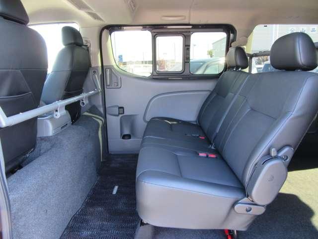 ＮＶ３５０キャラバンバン ２．５　プレミアムＧＸ　ロングボディ　ディーゼルターボ　４ＷＤ　アラウンドビュモニター　キーフリー　切替式４ＷＤ　ＡＢＳ　運転席エアバッグ　インテリキー　エアコン　パワステ　ＥＴＣ　アルミ　イモビライザー　エマージェンシブレーキ　ＰＷ（18枚目）