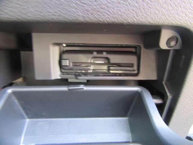 セレナ ｅ－ＰＯＷＥＲ　ハイウェイスター　Ｖ　３６０°カメラ　シートＨ　エマジェンシーブレーキ　ＤＶＤ再生機能　ブルートゥース　地デジ　パーキングセンサー　３列シート　ウォークスルー　ブルーレイ再生　Ｗエアコン　Ａライト　横滑り防止機能　スマキー（8枚目）