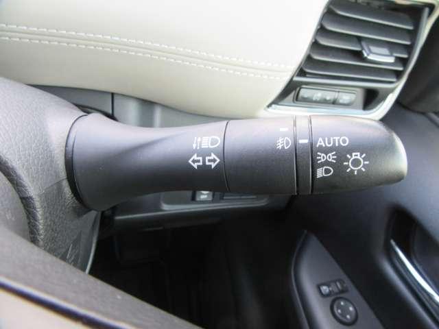 セレナ ｅ－ＰＯＷＥＲ　ハイウェイスター　Ｖ　３６０°カメラ　シートＨ　エマジェンシーブレーキ　ＤＶＤ再生機能　ブルートゥース　地デジ　パーキングセンサー　３列シート　ウォークスルー　ブルーレイ再生　Ｗエアコン　Ａライト　横滑り防止機能　スマキー（19枚目）