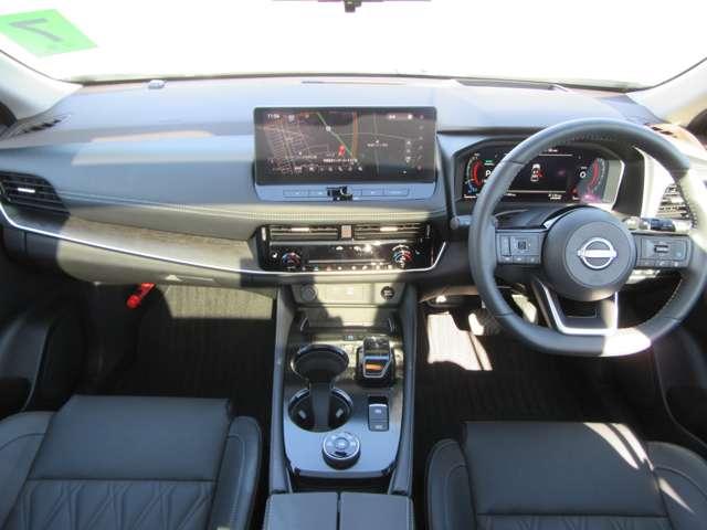 エクストレイル G e-4ORCE ガラスルーフ ナッパレザーシート USBポート 地デジTV 100V ルーフレール 試乗車 パークアシスト 横滑り防止装置 禁煙 シートヒーター オートハイビーム 寒冷地仕様 ナビTV LKA ETC(4枚目)