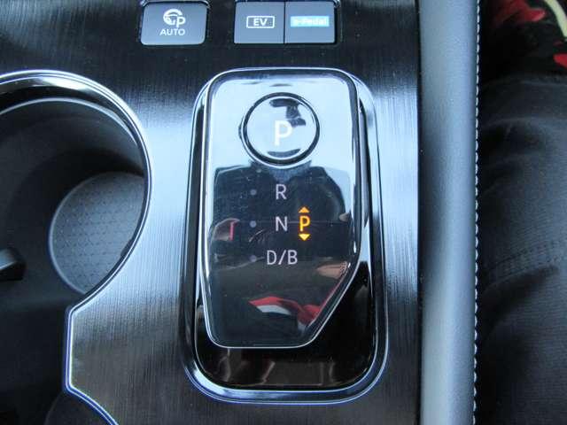 エクストレイル G e-4ORCE ガラスルーフ ナッパレザーシート USBポート 地デジTV 100V ルーフレール 試乗車 パークアシスト 横滑り防止装置 禁煙 シートヒーター オートハイビーム 寒冷地仕様 ナビTV LKA ETC(17枚目)