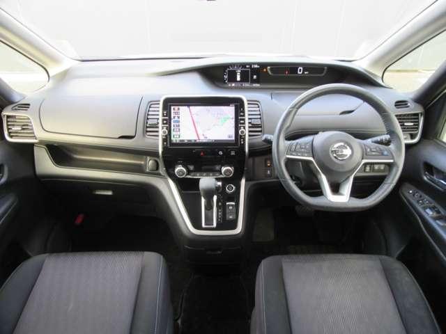 セレナ ハイウェイスター Vセレクション 4WD BT接続 ブルーレイ 追従クルコン 地デジ 全周囲モニター コーナーセンサー オートライト バックモニター パーキングアシスト ドライブレコーダー DVD LEDヘッドランプ スマートキー ETC(4枚目)