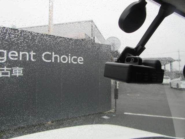 キューブ １５Ｘ　Ｖセレクション　オートミラー　フロントベンチシート　ＶＳＣ　ＤＶＤ再生可　セキュリティアラーム　地デジフルセグ　Ｂカメ　Ａライト　ＡＵＴＯエアコン　エコモード　ＥＴＣ　ドラレコ　メモリーナビ　キ－フリ－　ナビＴＶ（6枚目）