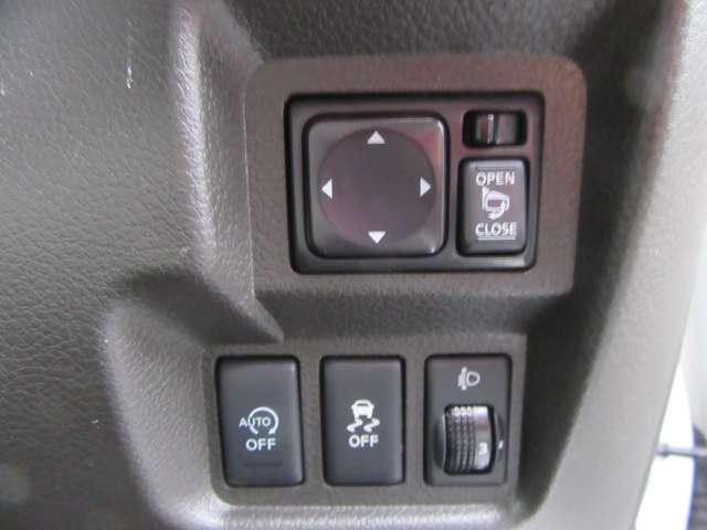 キューブ １５Ｘ　Ｖセレクション　オートミラー　フロントベンチシート　ＶＳＣ　ＤＶＤ再生可　セキュリティアラーム　地デジフルセグ　Ｂカメ　Ａライト　ＡＵＴＯエアコン　エコモード　ＥＴＣ　ドラレコ　メモリーナビ　キ－フリ－　ナビＴＶ（9枚目）