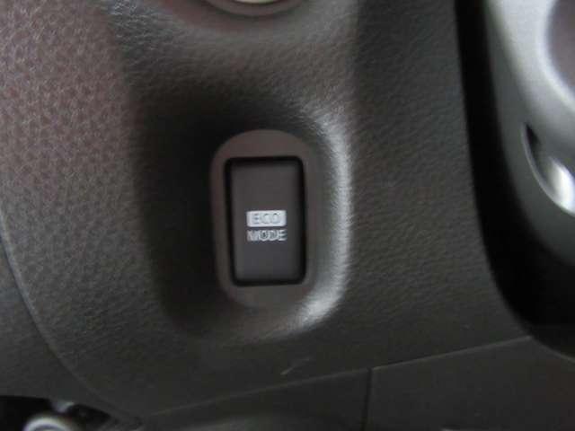 キューブ １５Ｘ　Ｖセレクション　オートミラー　フロントベンチシート　ＶＳＣ　ＤＶＤ再生可　セキュリティアラーム　地デジフルセグ　Ｂカメ　Ａライト　ＡＵＴＯエアコン　エコモード　ＥＴＣ　ドラレコ　メモリーナビ　キ－フリ－　ナビＴＶ（10枚目）