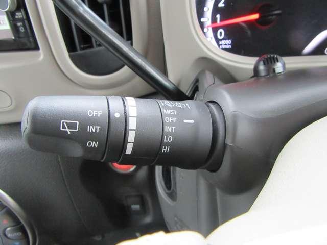 キューブ １５Ｘ　Ｖセレクション　オートミラー　フロントベンチシート　ＶＳＣ　ＤＶＤ再生可　セキュリティアラーム　地デジフルセグ　Ｂカメ　Ａライト　ＡＵＴＯエアコン　エコモード　ＥＴＣ　ドラレコ　メモリーナビ　キ－フリ－　ナビＴＶ（12枚目）