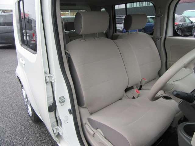 キューブ １５Ｘ　Ｖセレクション　オートミラー　フロントベンチシート　ＶＳＣ　ＤＶＤ再生可　セキュリティアラーム　地デジフルセグ　Ｂカメ　Ａライト　ＡＵＴＯエアコン　エコモード　ＥＴＣ　ドラレコ　メモリーナビ　キ－フリ－　ナビＴＶ（14枚目）