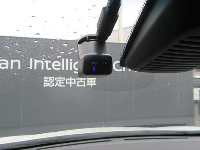 エルグランド ２５０ハイウェイスター　プレミアム　アーバンクロム　ツインサンルーフ　後席モニター　サイドステップ　ＤＶＤ再生　地デジ　３列シート　全周囲カメラ　ＬＥＤライト　インテリジェントキー　オートライト　ハイビームアシスト　横滑り防止　クルコン　ＥＴＣ（8枚目）